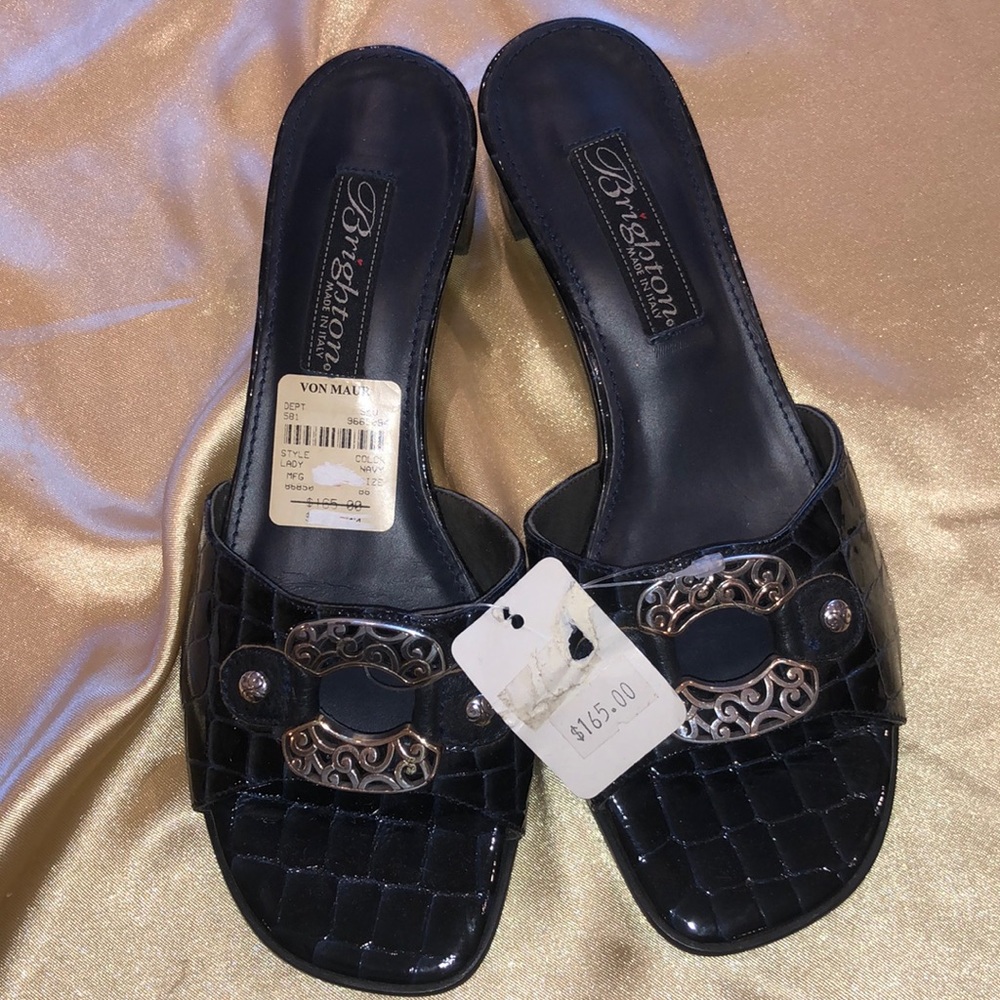 NWB BRIGHTON Von Maur Made in ITALY navy looks black